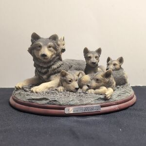 Wolf Family Figurine Den Mother #A2085 Bradford Exchange 4" Tall Wildlife